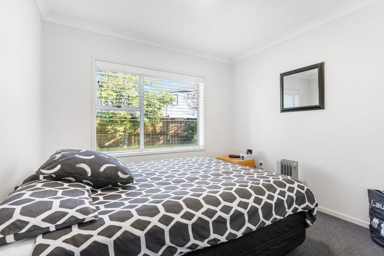 Photo of property in 16 Fielding Crescent, Farm Cove, Auckland, 2012