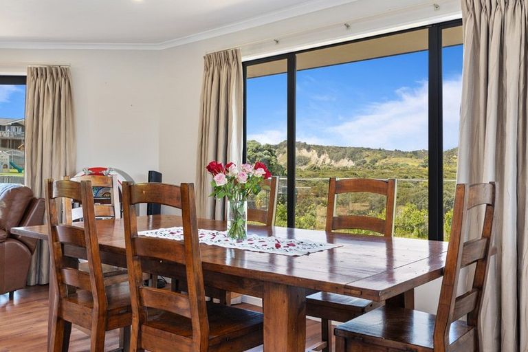 Photo of property in 34 Kotanui Avenue, Army Bay, Whangaparaoa, 0930