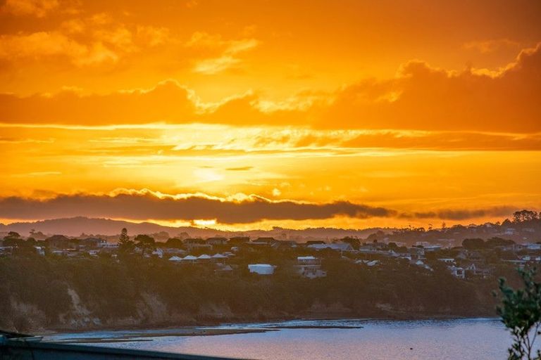 Photo of property in 88 Tiri Road, Tindalls Beach, Whangaparaoa, 0930