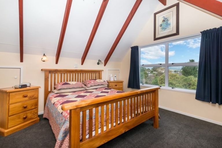 Photo of property in 18 Waari Avenue, Sunnyvale, Auckland, 0612