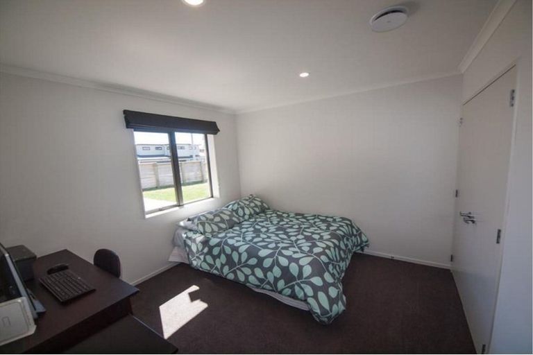 Photo of property in 212 Mark Avenue, Grenada Village, Wellington, 6037