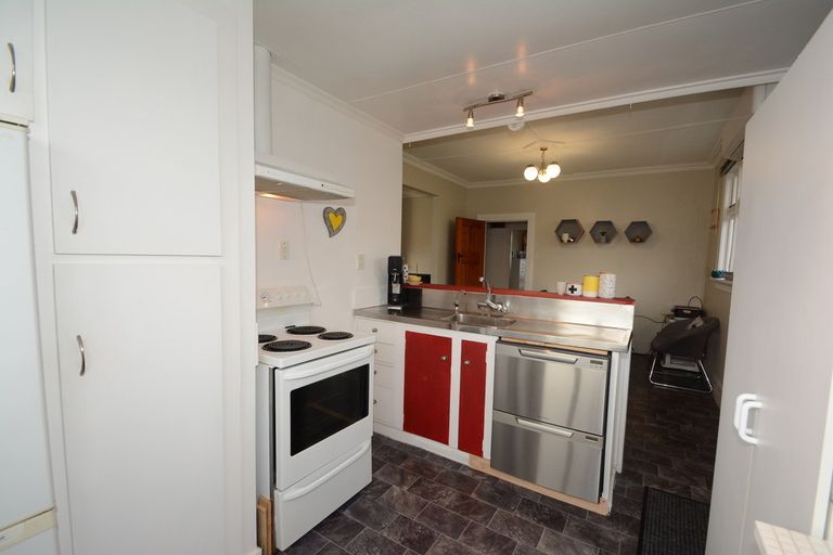 Photo of property in 172 Macandrew Road, South Dunedin, Dunedin, 9012