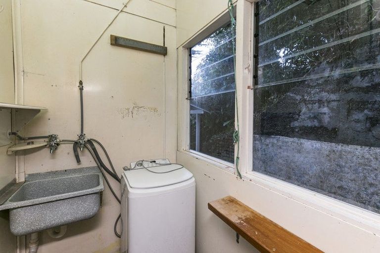 Photo of property in 61 Garden Road, Northland, Wellington, 6012