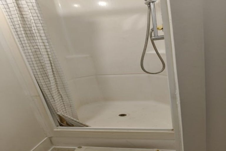 Photo of property in 1/28 Tonar Street, Northcote, Auckland, 0627