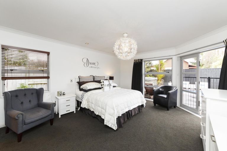 Photo of property in 6 Rodeo Drive, Kelvin Grove, Palmerston North, 4414