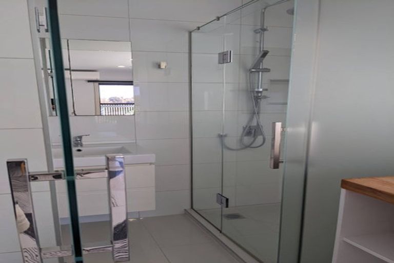 Photo of property in 19 Millstream Drive, Henderson, Auckland, 0610