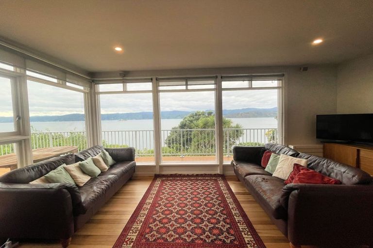 Photo of property in 18 Fortification Road, Karaka Bays, Wellington, 6022