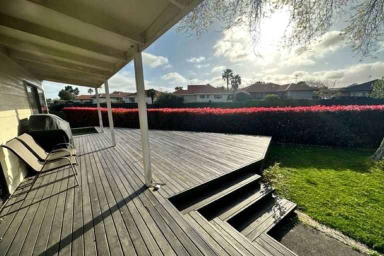 Photo of property in 2/40 Mirrabooka Avenue, Botany Downs, Auckland, 2010