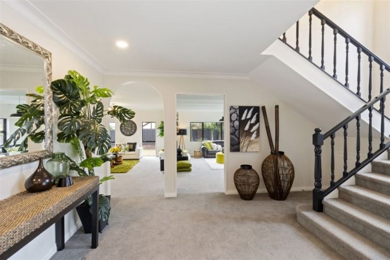 Photo of property in 8 Della Place, Conifer Grove, Takanini, 2112