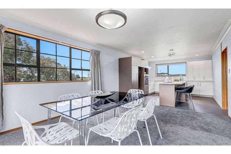 Photo of property in 17a Sonning Place, Redwood, Christchurch, 8051