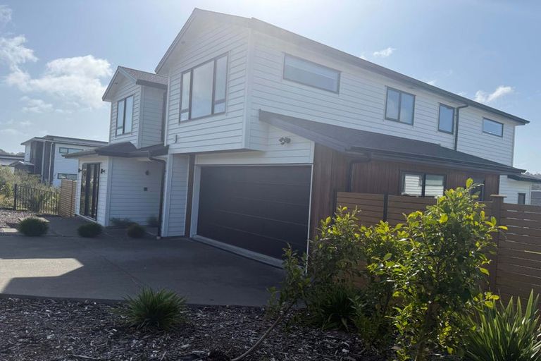 Photo of property in 13 Katote Avenue, Swanson, Auckland, 0614