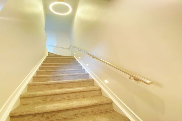 Photo of property in 32 Kuaha Road, Massey, Auckland, 0614