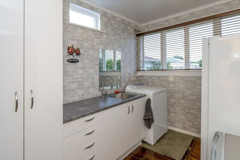 Photo of property in 2 Weraroa Road, Levin, 5510