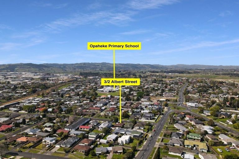 Photo of property in 3/2 Albert Street, Papakura, 2110
