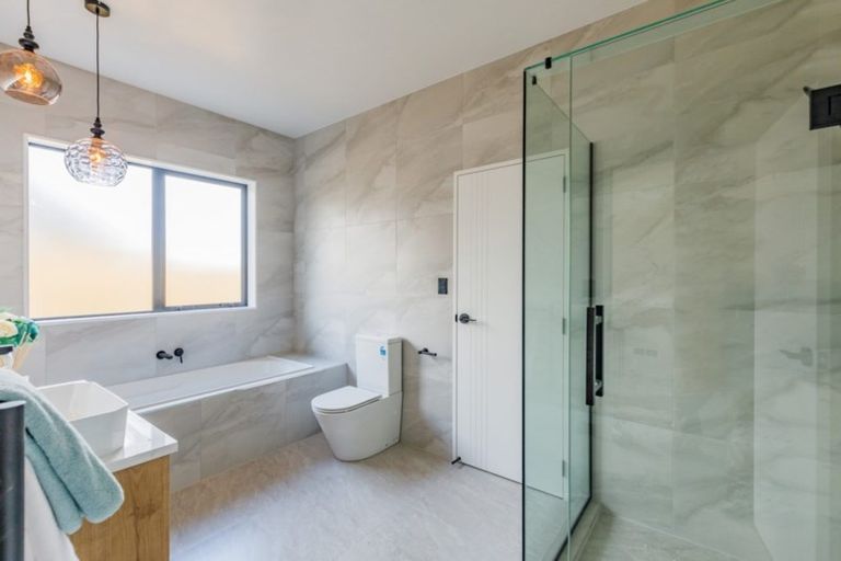 Photo of property in 21 Vinistra Road, Kumeu, 0810