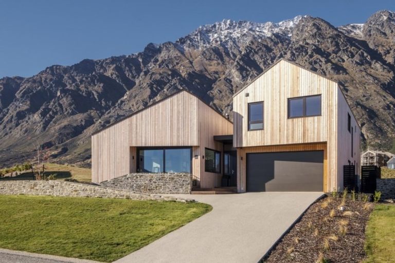 Photo of property in 18 Falconer Rise, Jacks Point, Queenstown, 9371