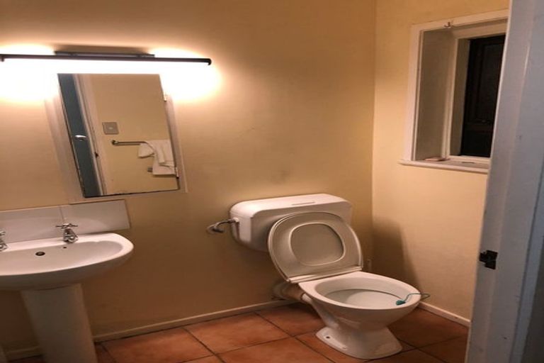 Photo of property in 10/52 Russell Terrace, Berhampore, Wellington, 6023