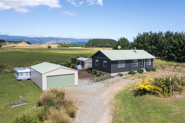 Photo of property in 75 Strathnaver Drive, Waikawa Beach, Levin, 5573