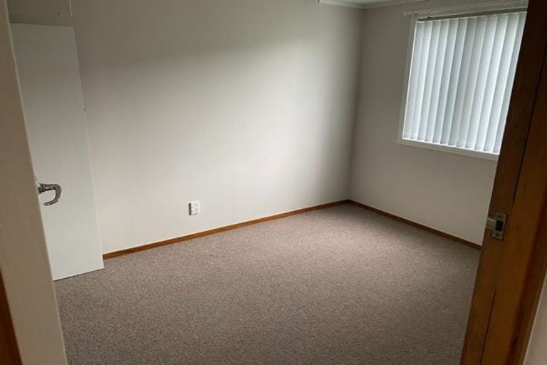 Photo of property in 2/118 Waimumu Road, Massey, Auckland, 0614