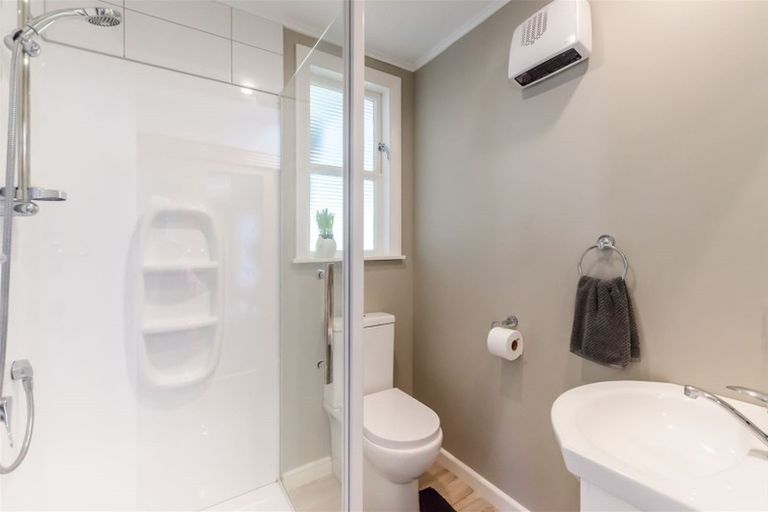 Photo of property in 10 Horomona Road, Paekakariki, 5034