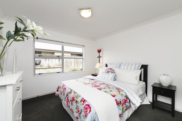 Photo of property in 6 Rodeo Drive, Kelvin Grove, Palmerston North, 4414