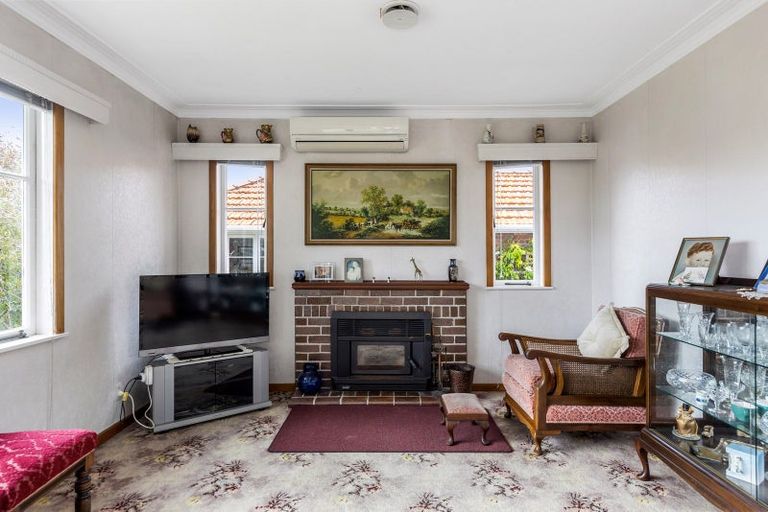 Photo of property in 13 Beaubank Road, Kelston, Auckland, 0602