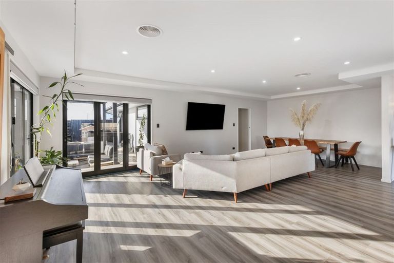 Photo of property in 8 Whitburn Avenue, Halswell, Christchurch, 8025