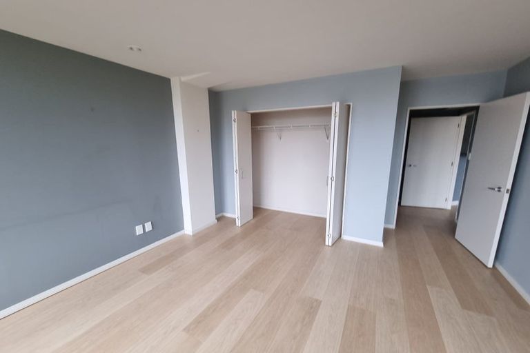 Photo of property in Grandstand Apartments, 4/80 Kent Terrace, Mount Victoria, Wellington, 6011