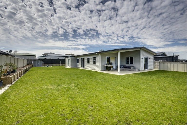 Photo of property in 23 Pohutukawa Drive, Eskdale, Napier, 4182