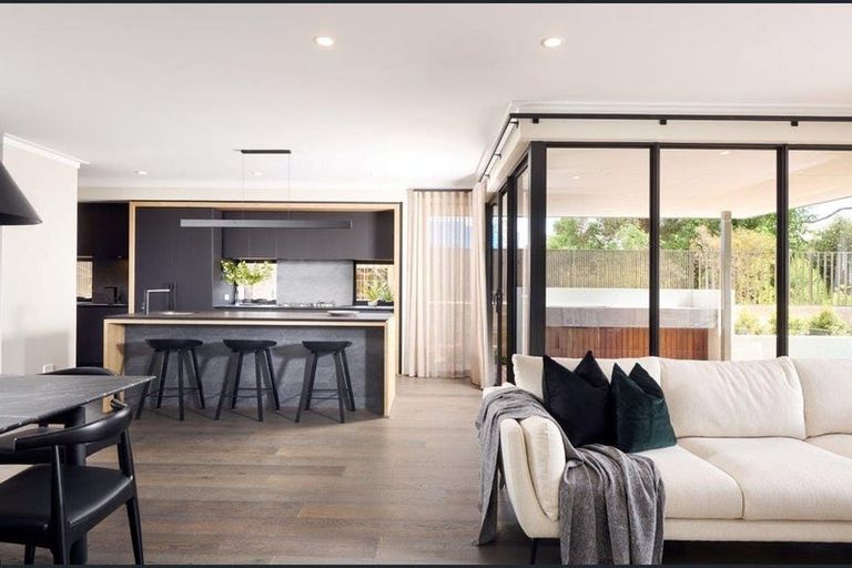 Photo of property in 73 Oak Road, Poraiti, Napier, 4112