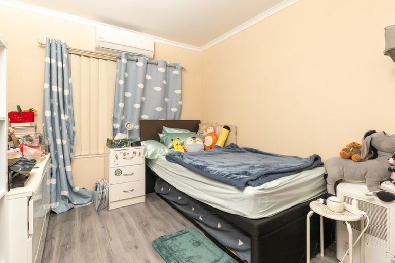 Photo of property in 19 Foxlaw Street, Randwick Park, Auckland, 2105