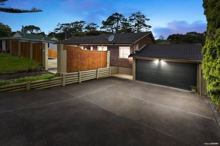 Photo of property in 62 Easton Park Parade, Glenfield, Auckland, 0629
