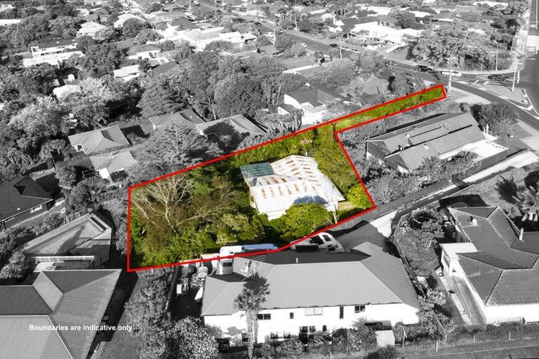 Photo of property in 120 Pupuke Road, Hillcrest, Auckland, 0627