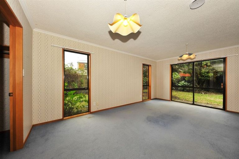 Photo of property in 52 Apsley Drive, Avonhead, Christchurch, 8042