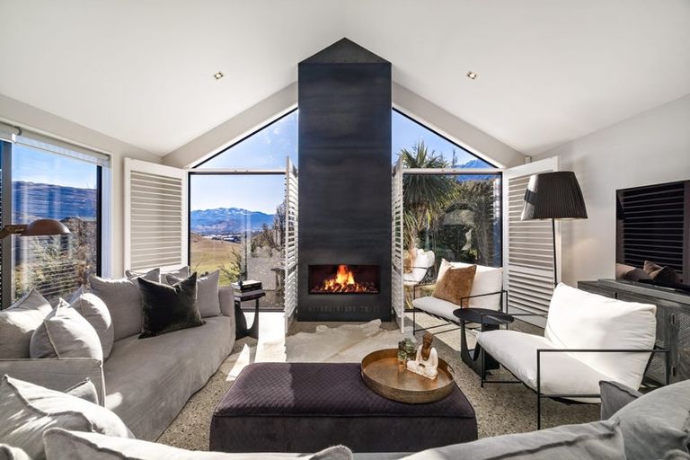 Photo of property in 1 Mckellar Drive, Jacks Point, Queenstown, 9371