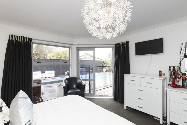 Photo of property in 6 Rodeo Drive, Kelvin Grove, Palmerston North, 4414