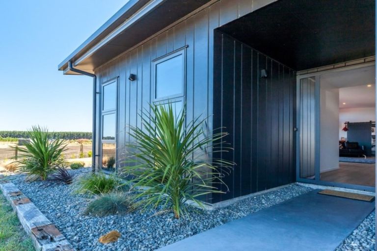 Photo of property in 18 Story Street, Foxton Beach, Foxton, 4815