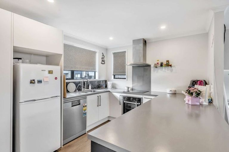 Photo of property in 27 Discovery Place, Marfell, New Plymouth, 4310