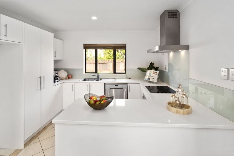 Photo of property in 63a Stottholm Road, Titirangi, Auckland, 0604