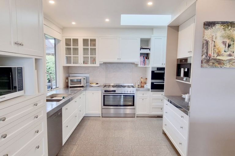 Photo of property in 21 Pukenamu Road, Rainbow Point, Taupo, 3330