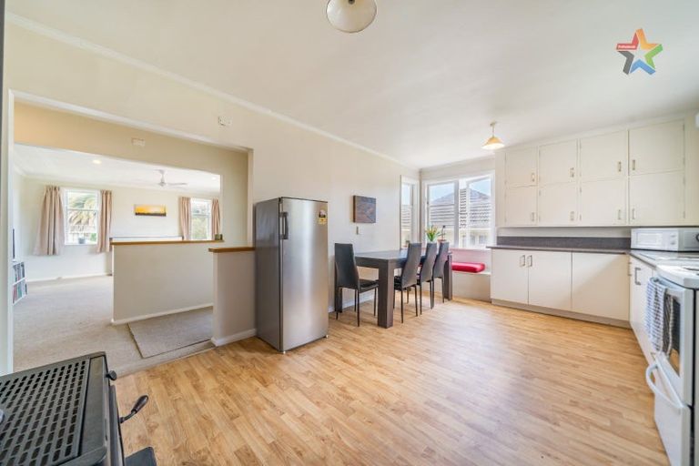 Photo of property in 77 Horoeka Street, Stokes Valley, Lower Hutt, 5019