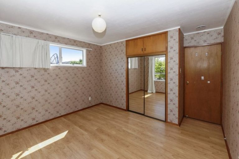 Photo of property in 38 Larissa Avenue, Henderson, Auckland, 0610