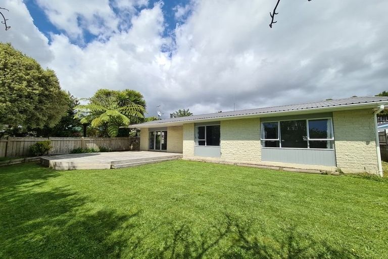 Photo of property in 2 Te Ngaere Place, Merrilands, New Plymouth, 4312