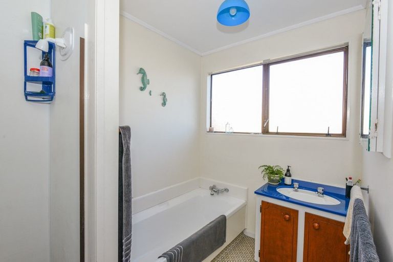 Photo of property in 909 Collinge Road, Mayfair, Hastings, 4122