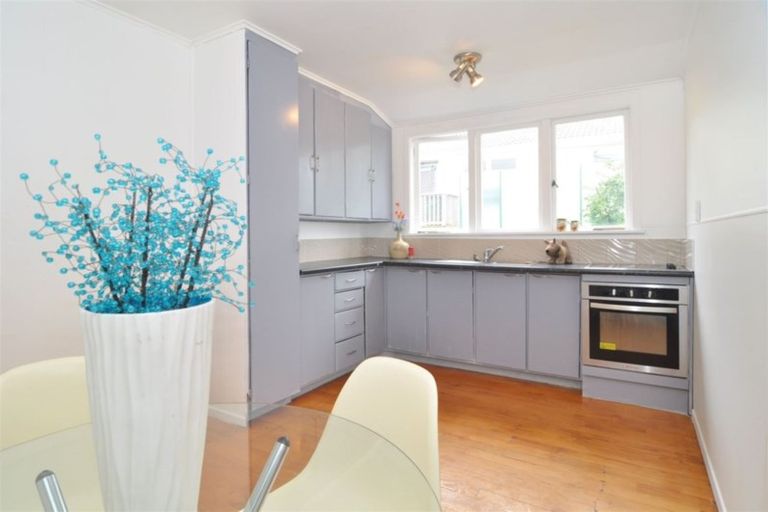 Photo of property in 50 Beaubank Road, Kelston, Auckland, 0602