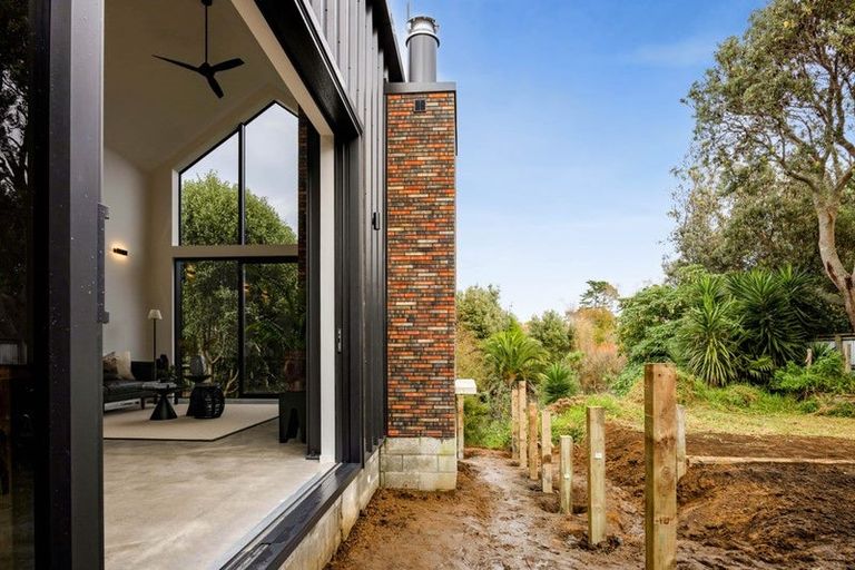 Photo of property in 88 Wairau Road, Oakura, 4314