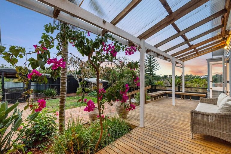 Photo of property in 12 Glade Place, Birkenhead, Auckland, 0626