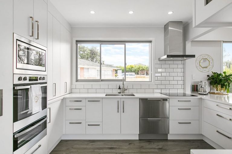 Photo of property in 2 Glenmore Road, Sunnyhills, Auckland, 2010