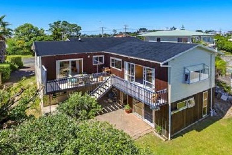 Photo of property in 129 Arran Road, Browns Bay, Auckland, 0630