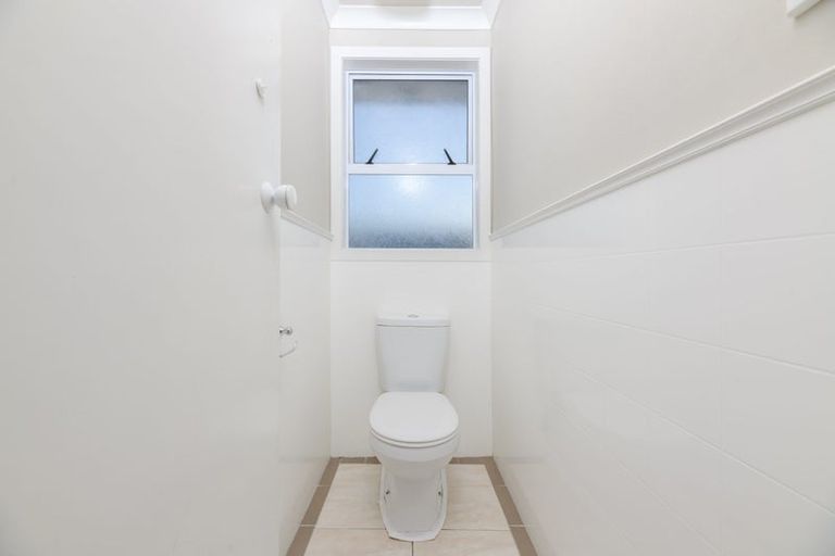 Photo of property in 82 Kelman Road, Kelston, Auckland, 0602